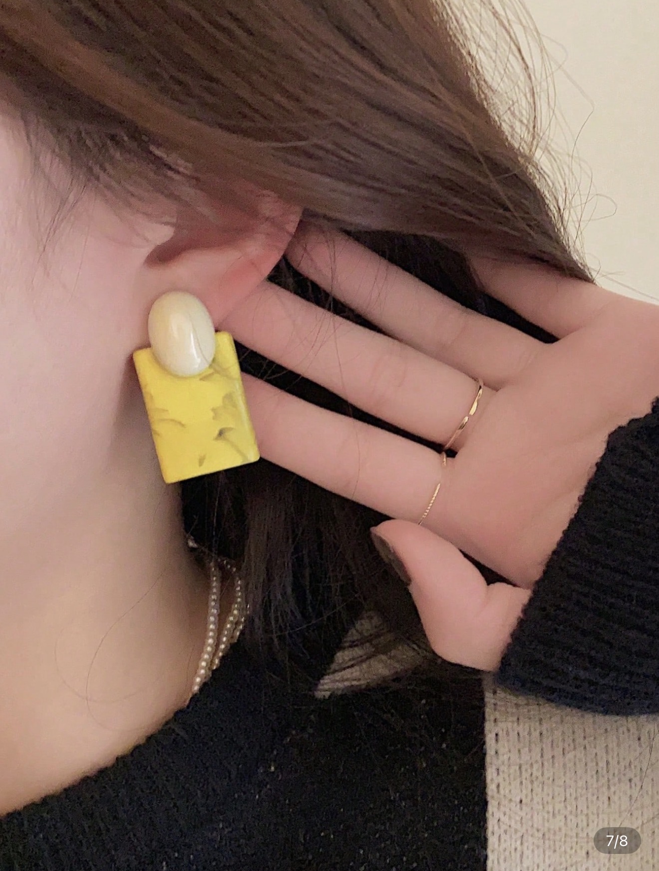 1 paire de boucles d'oreilles à clou en résine