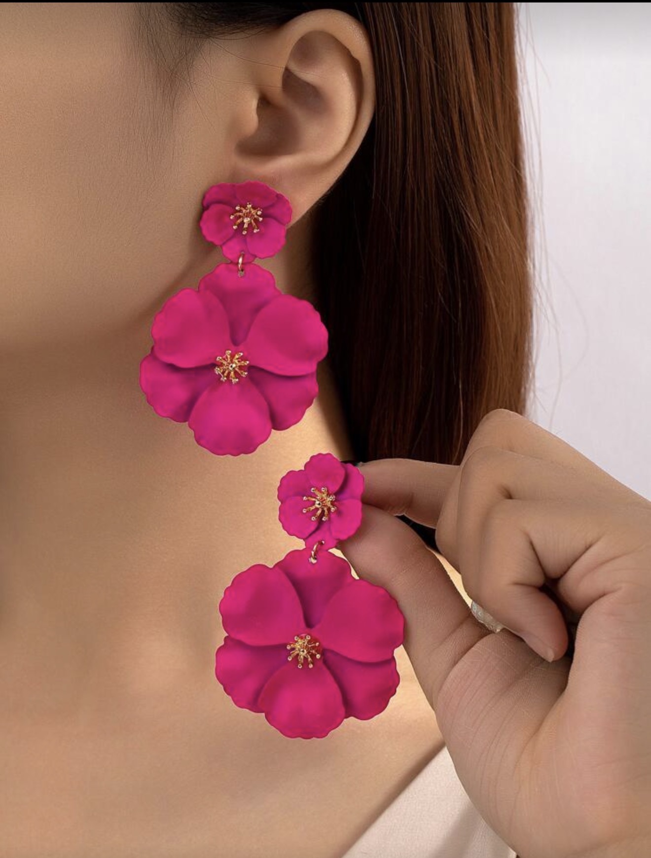 1 paire de boucles d'oreilles asymétriques multicouches en métal en forme de fleur colorée